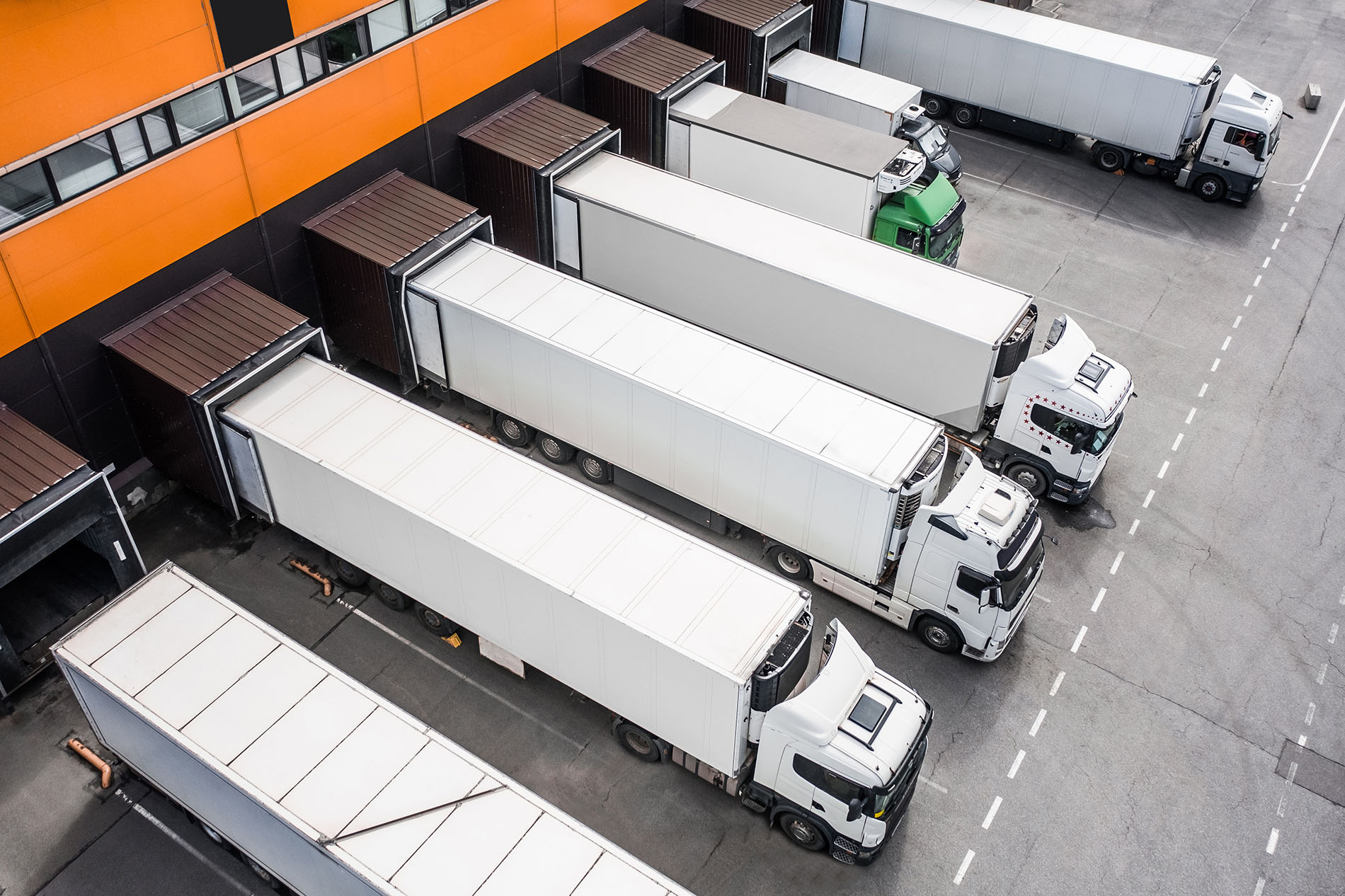Affacturage ou escompte : quelle solution choisir pour les entreprises de transport ?